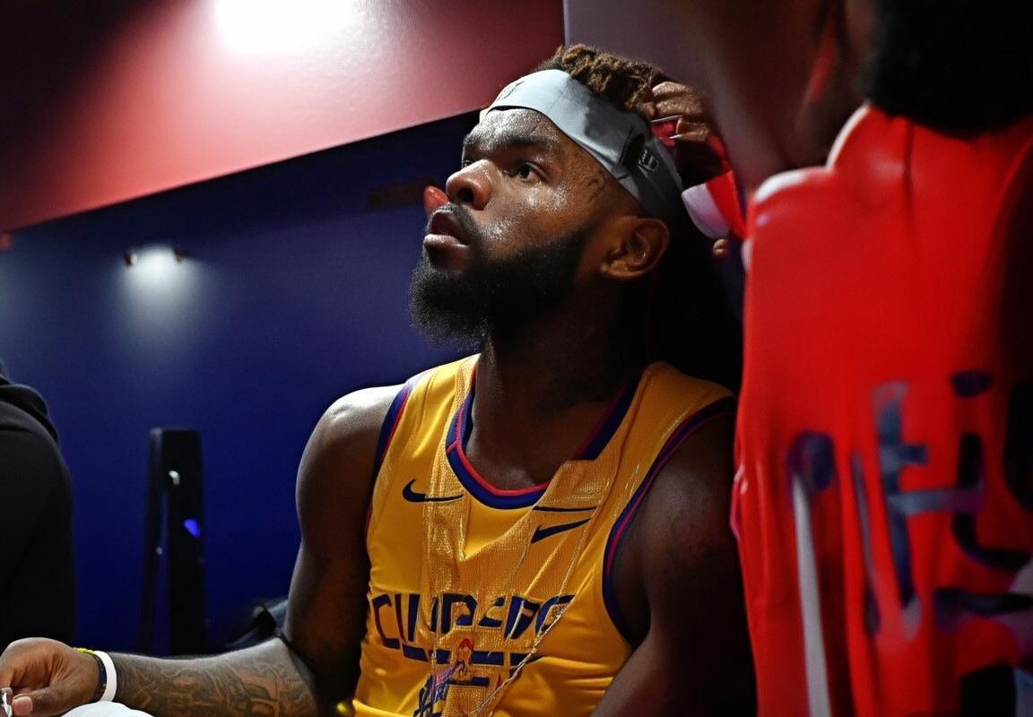 运动观察：洛杉矶快船队核心科怀·伦纳德因右膝炎症缺席季后赛首轮